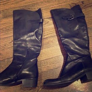 Black heeled boots
